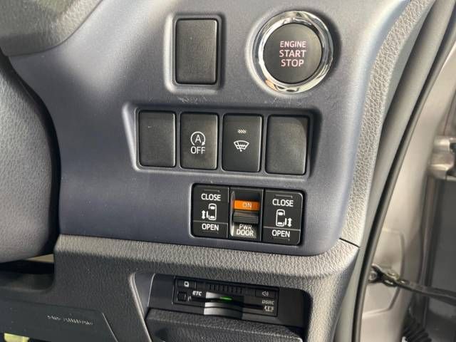 Toyota NOAH 2015-07 24111-5