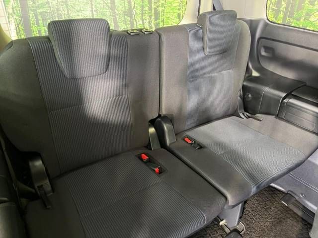 Toyota NOAH 2015-07 24111-9