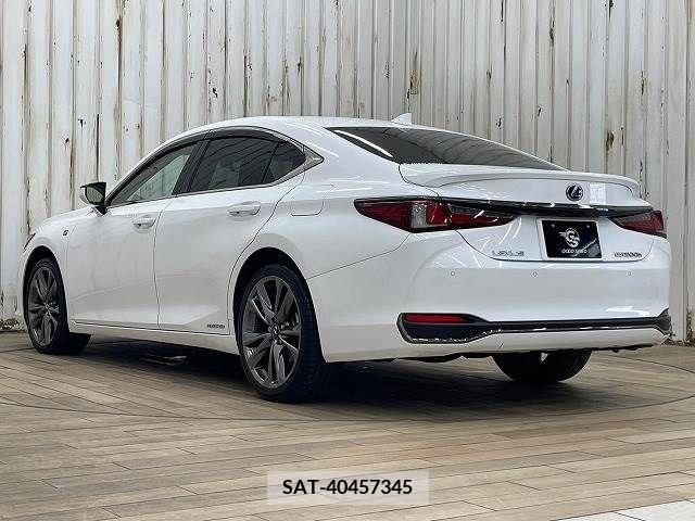 Lexus ES 2020-04 300401-16