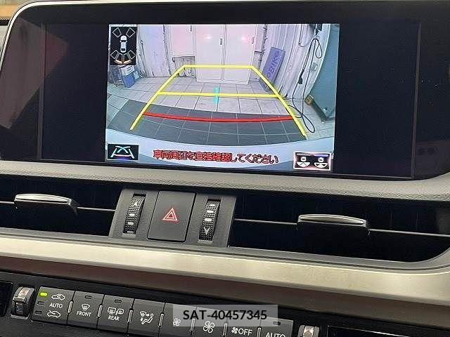 Lexus ES 2020-04 300401-3