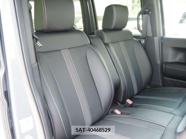 Honda N BOX CUSTOM 2023-10 335364-3