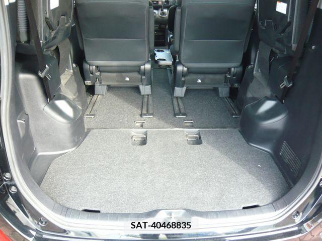 Toyota VOXY 2016-06 252241-8