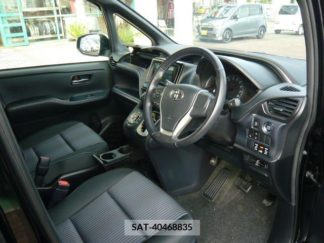 Toyota VOXY 2016-06 252241-23