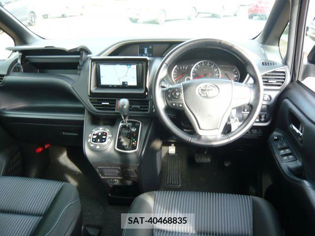 Toyota VOXY 2016-06 252241-10
