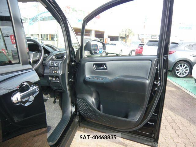Toyota VOXY 2016-06 252241-28