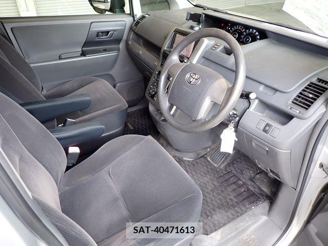 Toyota VOXY 2010-01 289235-1