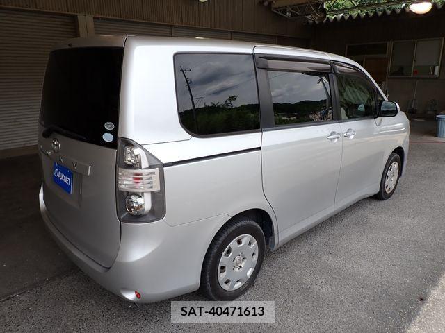 Toyota VOXY 2010-01 289235-7