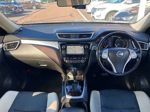 Nissan X-TRAIL 2016-04 23749-1
