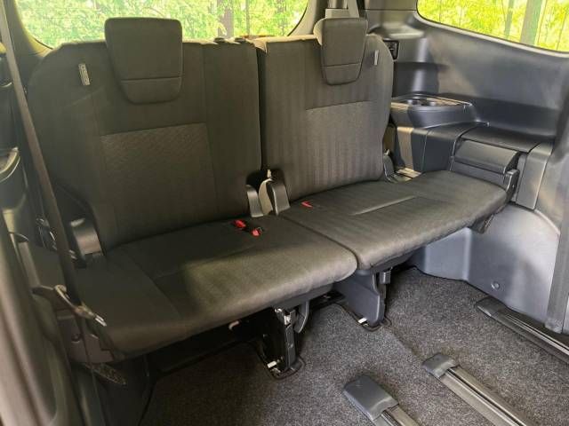 Toyota VOXY HYBRID 2023-03 195541-10