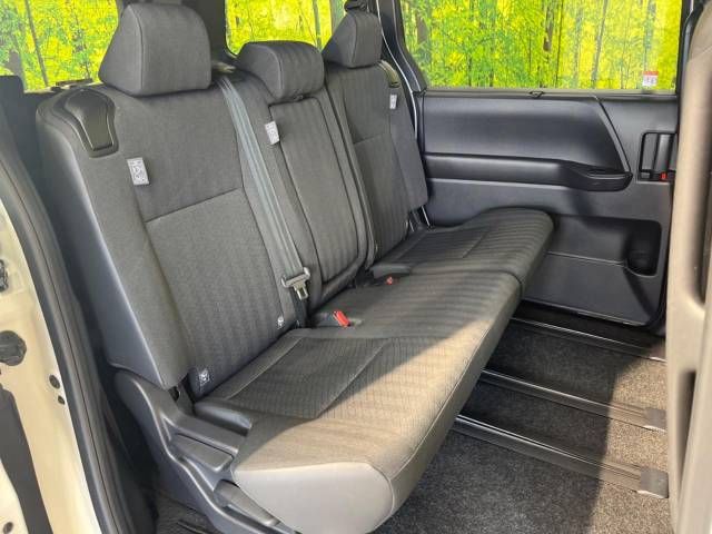 Toyota VOXY HYBRID 2023-03 195541-9