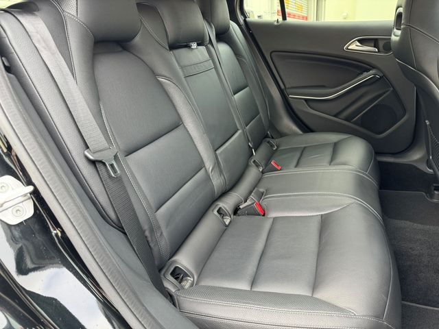 Mercedes Benz GLA-CLASS 2015-03 195844-25