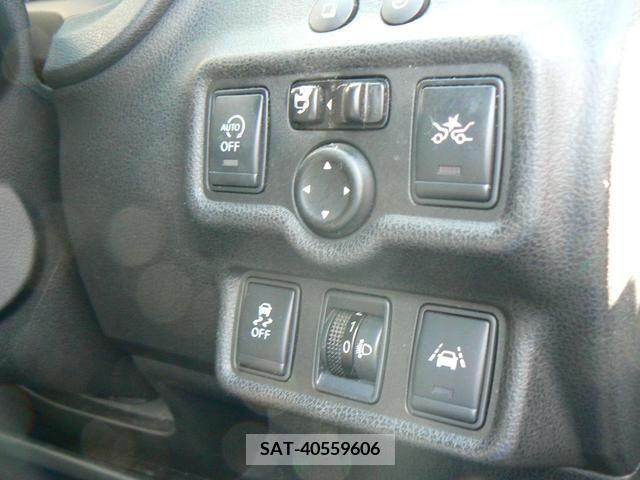 Nissan NOTE 2014-01 205558-12