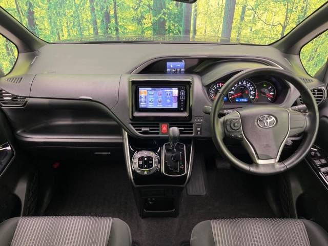 Toyota VOXY 2019-02 6627-1