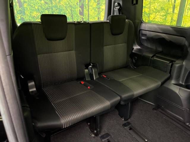 Toyota VOXY 2019-02 6627-10