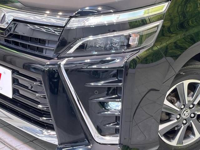 Toyota VOXY 2019-02 6627-12