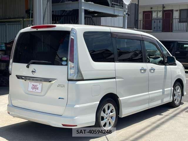 Nissan SERENA 2011-10 367657-2