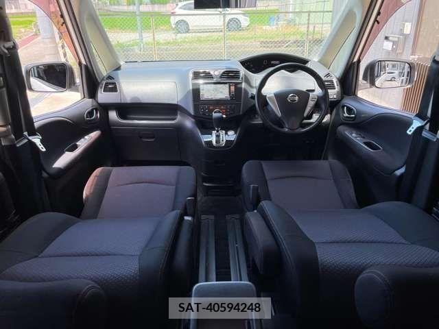 Nissan SERENA 2011-10 367657-1