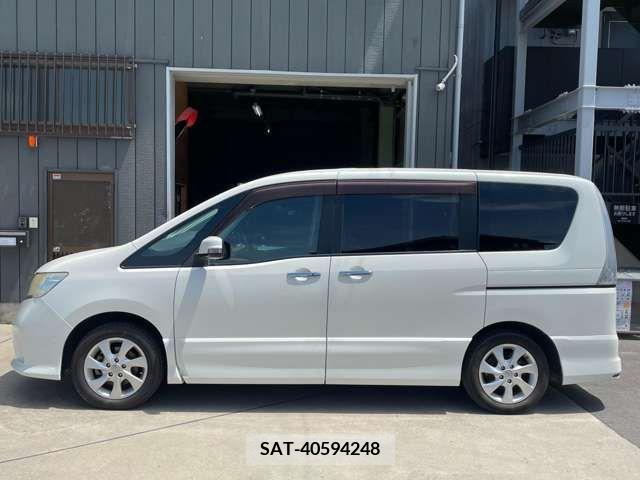 Nissan SERENA 2011-10 367657-8