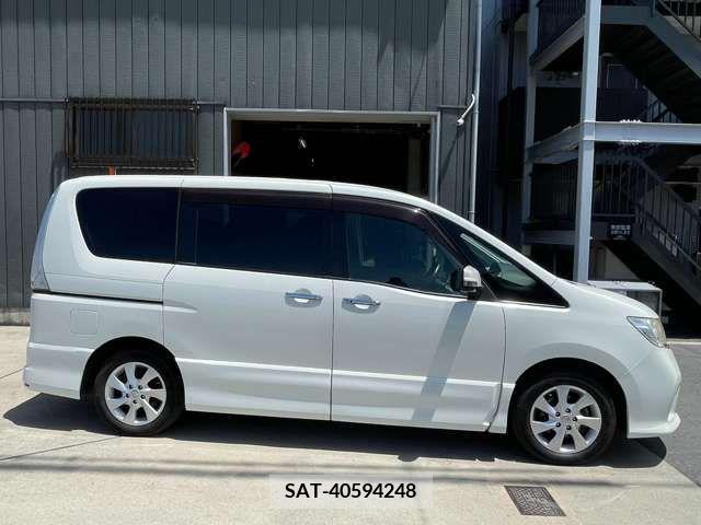 Nissan SERENA 2011-10 367657-7