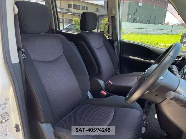 Nissan SERENA 2011-10 367657-19