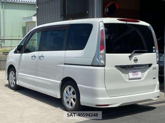 Nissan SERENA 2011-10 367657-6
