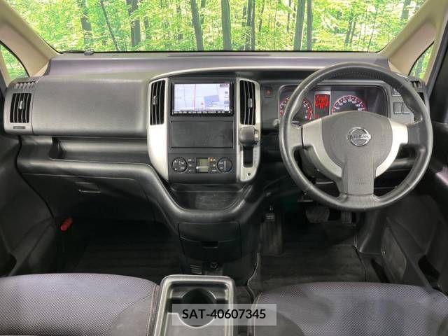 Nissan SERENA 2009-10 284330-1