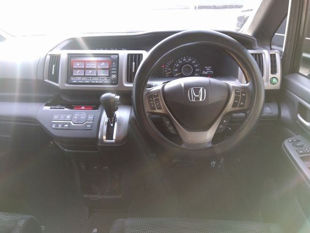 Honda e 2013-03 10983-3
