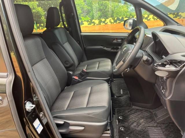 Toyota VOXY 2018-11 186024-8