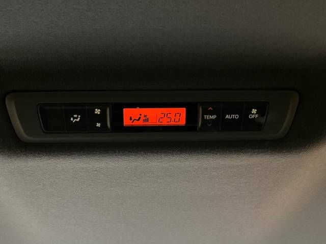 Toyota VOXY 2018-11 186024-7