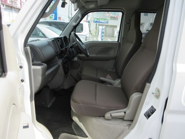 Nissan CLIPPER 2017-08 15730-9