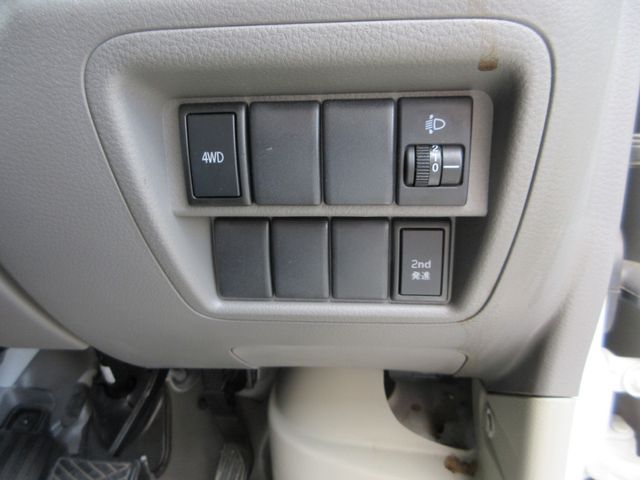 Nissan CLIPPER 2017-08 15730-24