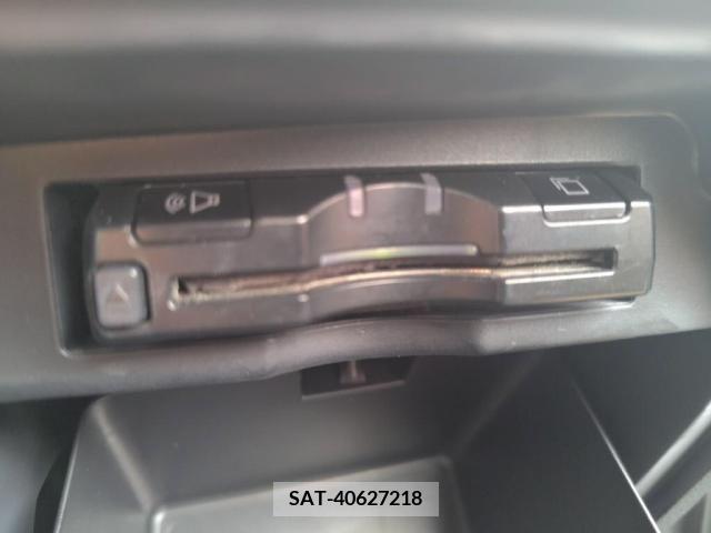 Toyota VOXY 2013-07 321377-18
