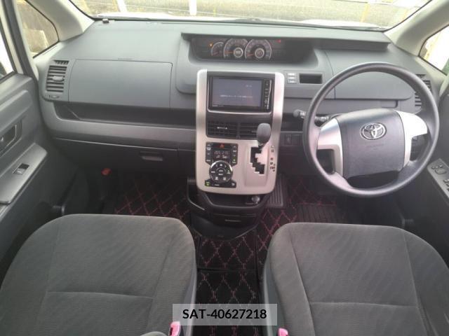 Toyota VOXY 2013-07 321377-2