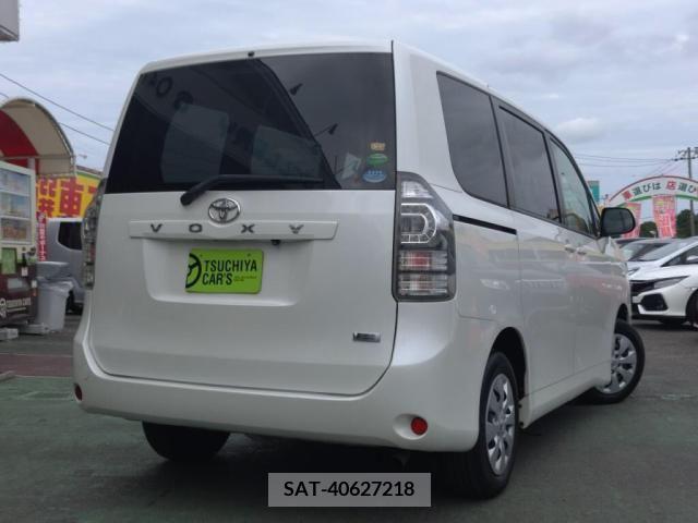 Toyota VOXY 2013-07 321377-1