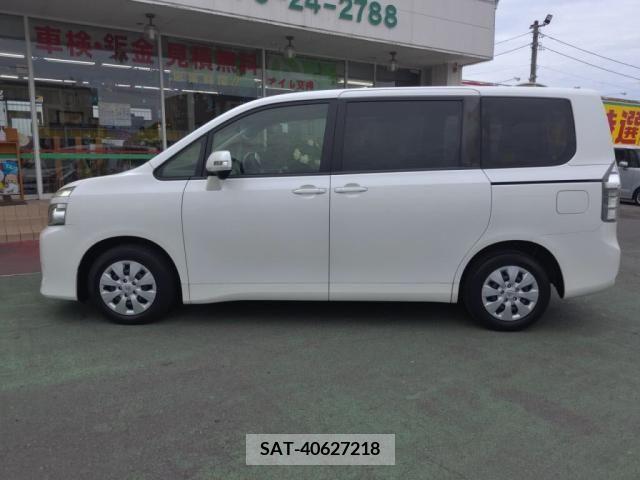 Toyota VOXY 2013-07 321377-11