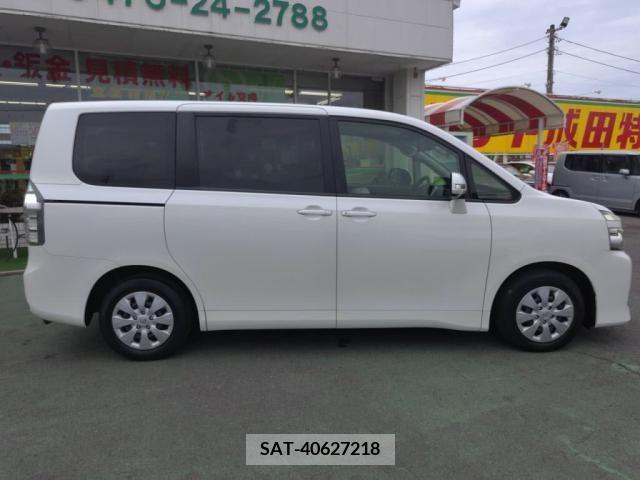 Toyota VOXY 2013-07 321377-10