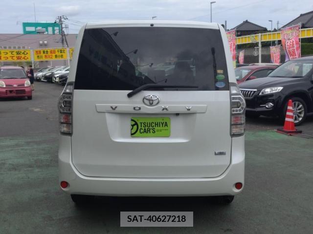 Toyota VOXY 2013-07 321377-9