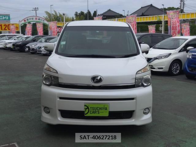 Toyota VOXY 2013-07 321377-8