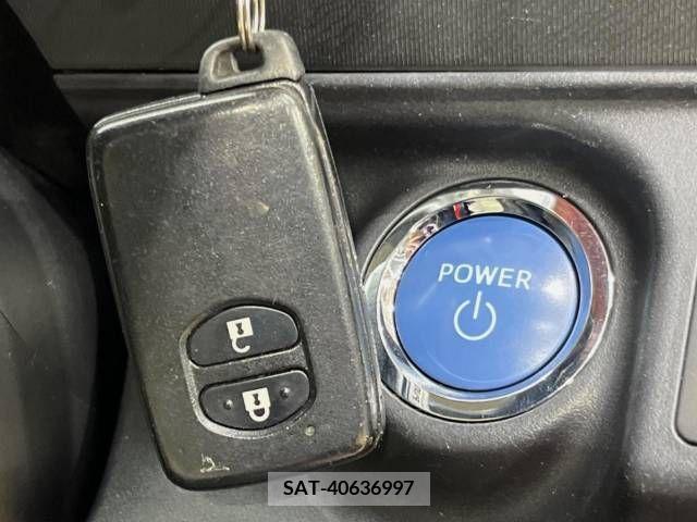Toyota AQUA 2012-02 380758-4