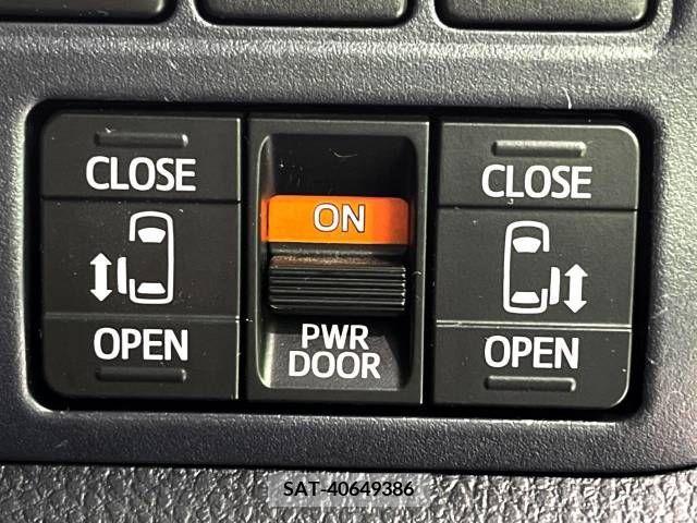 Toyota VOXY 2016-10 289089-7