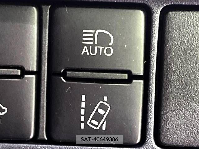 Toyota VOXY 2016-10 289089-6