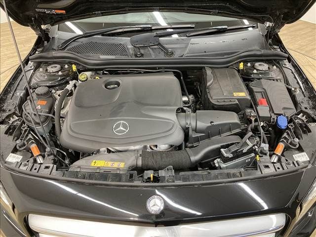 Mercedes Benz GLA-CLASS 2014-09 11512-17