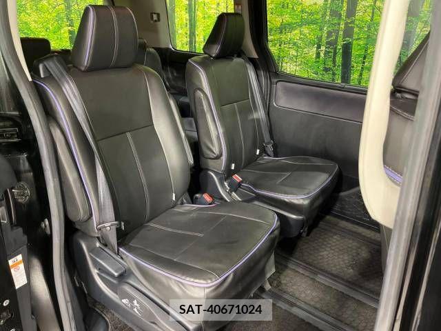 Toyota VOXY 2017-05 289245-9