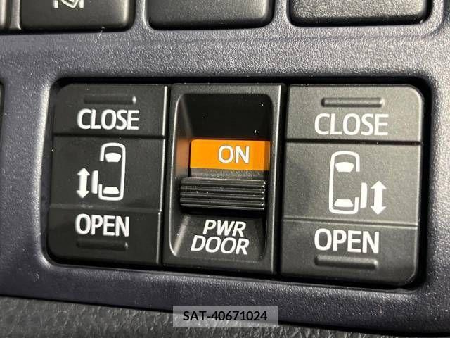 Toyota VOXY 2017-05 289245-6