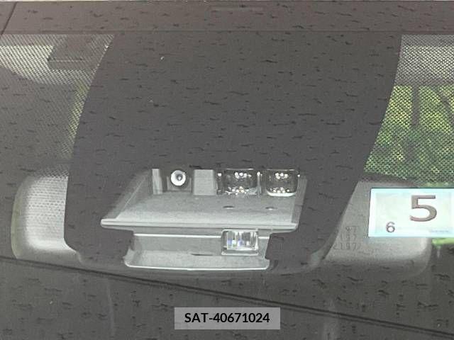 Toyota VOXY 2017-05 289245-2