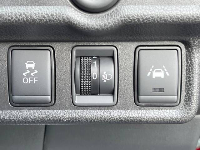 Nissan NOTE 2019-02 10133-6