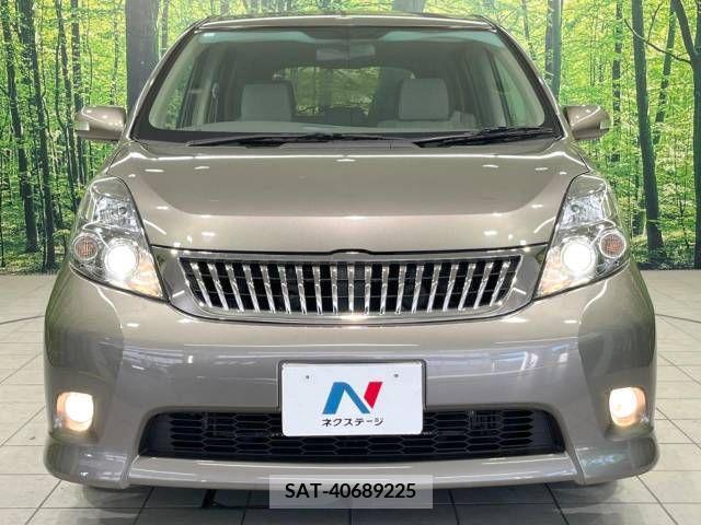 Toyota ISIS 2008-11 391468-14