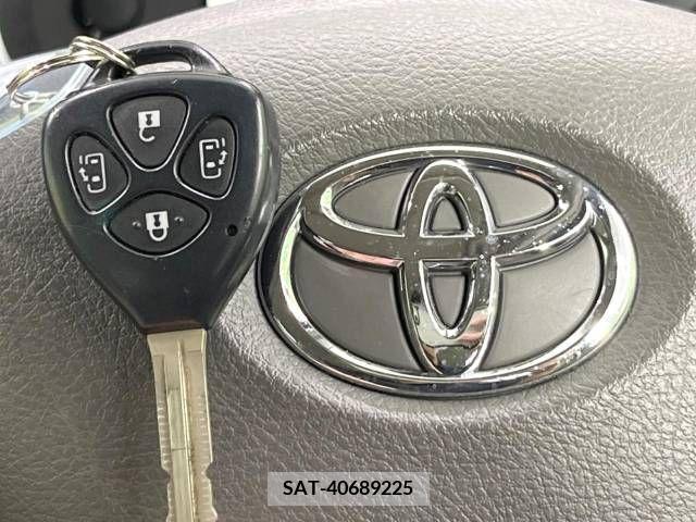 Toyota ISIS 2008-11 391468-6