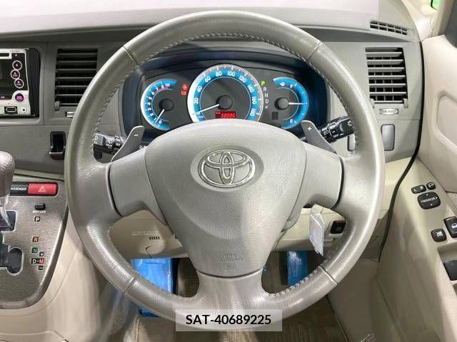Toyota ISIS 2008-11 391468-11