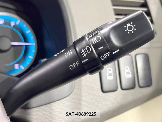 Toyota ISIS 2008-11 391468-4